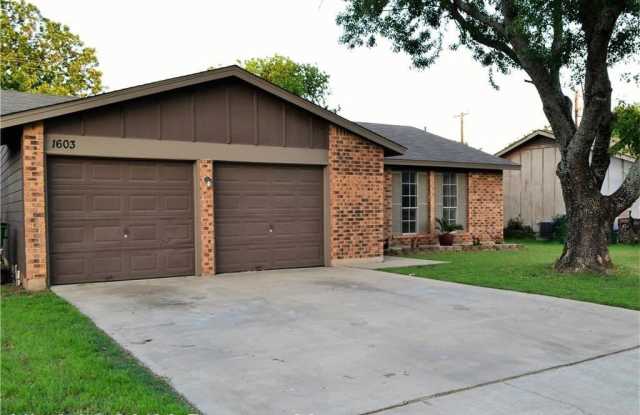 1603 Frontier Trail Gallery 2