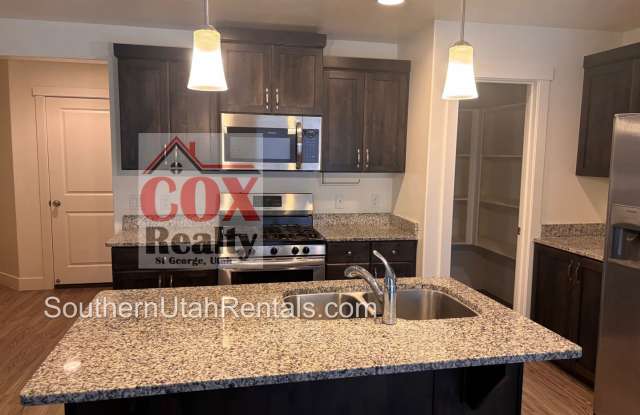 Wonderful Desert Canyon 4 bed | 2.5 bath | 2 car garage Gallery 4
