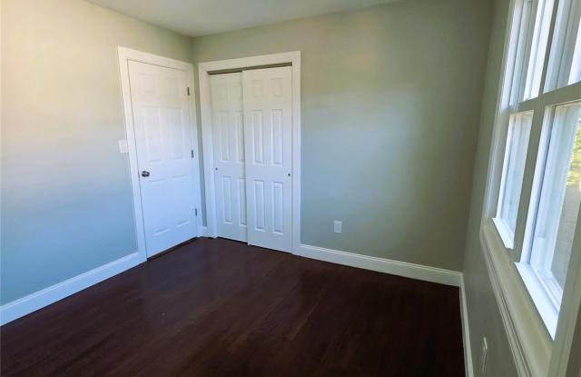 1334 Connetquot Avenue Gallery 4