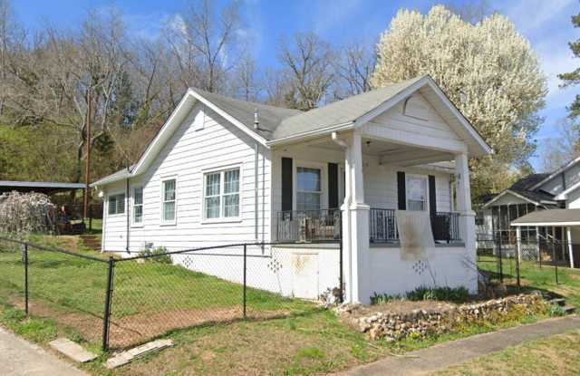 2 Bedrooms- 2 Bathrooms- Home in Lindale! Gallery 1