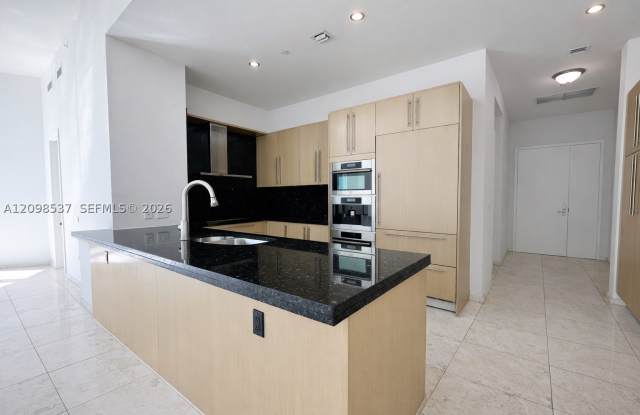 900 Brickell Key Blvd Gallery 4