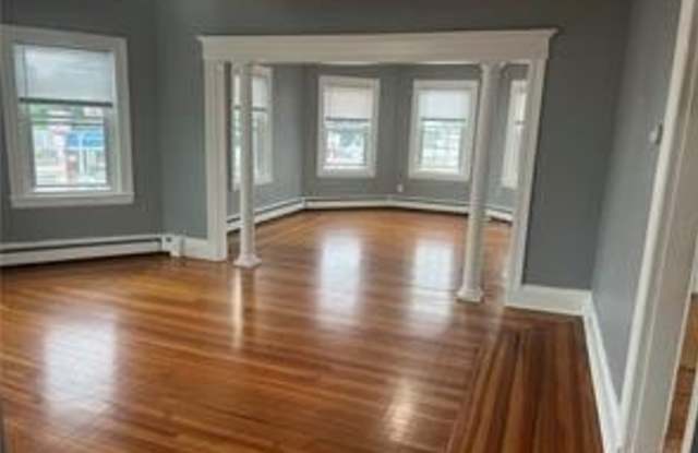 9 Sprague Avenue unit: 2 - 9 Sprague Avenue, Cranston, RI 02910