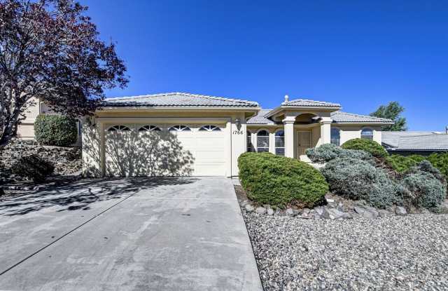Cliff Rose Single-Story 3 Bedroom Home with Private Backyard! photos photos