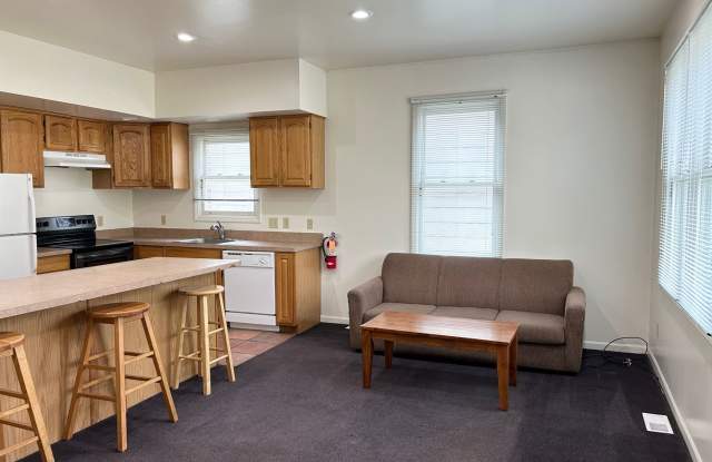 6 Bed/2 Bath Private Home Available August '27 Gallery 4