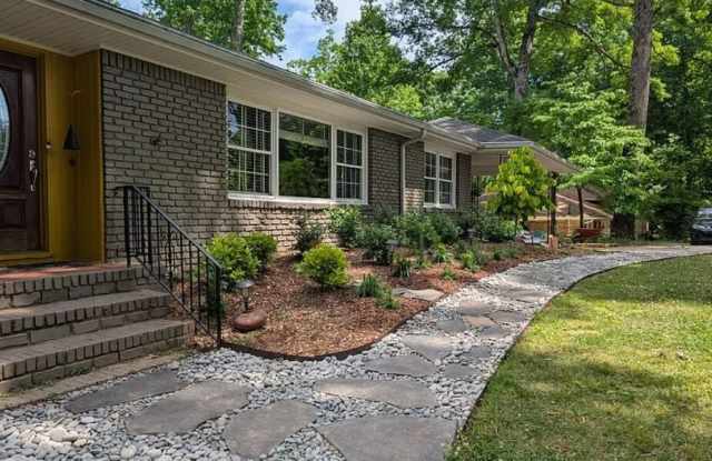 2511 Clairmont Road NE Gallery 3