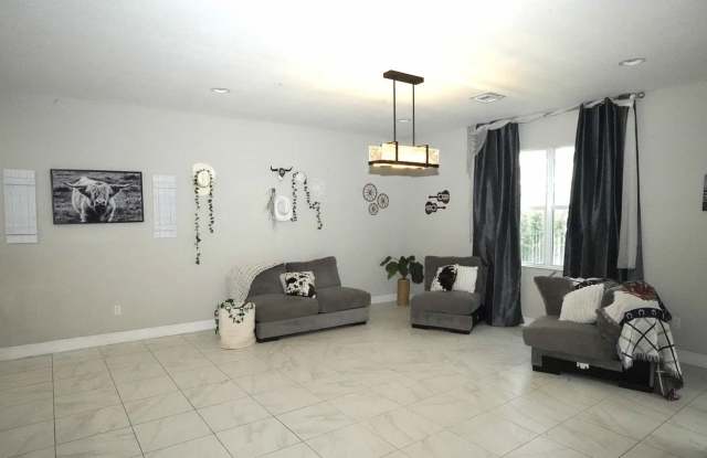 1271 Northwest Leonardo Circle Gallery 3