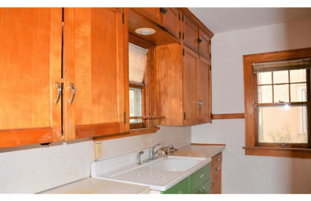 Cute 6 bedroom - Non-Duplex House In Como for September 2027! Gallery 4