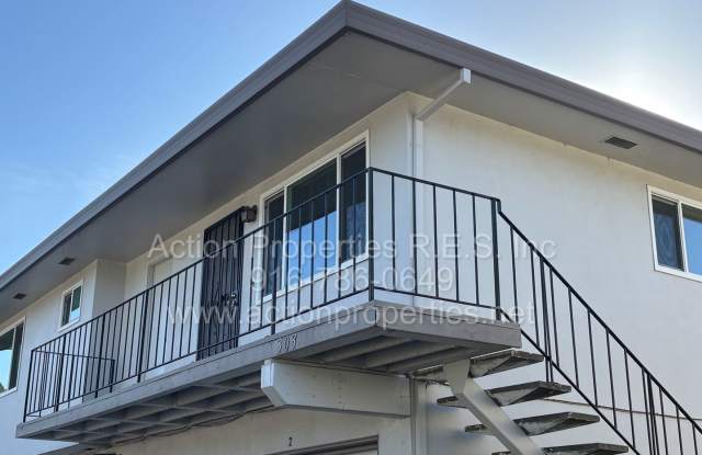 Central Roseville: 2 Bedroom 1 Bathroom Single Level, Large Living Room Central Heat and Air Updated Kitchen and Bathrooms photos photos