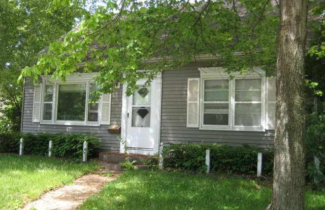 2BR 2bath home close to downtown Iowa City, available August 1, 2023! photos photos