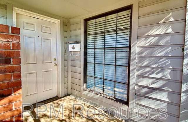 10900 Greystone Gallery 4