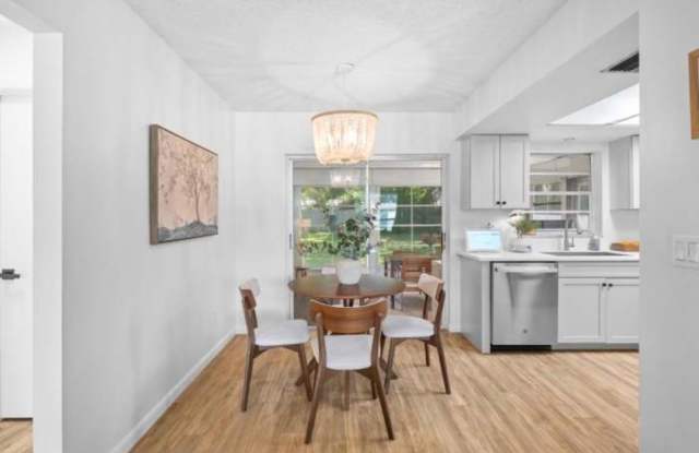 171 SW ULMAN Gallery 3