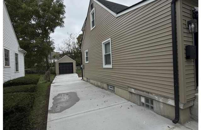 2819 White Oak Dr Gallery 2