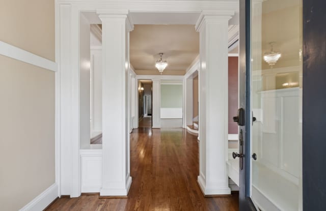5Bd/2.5Ba Everett Home Gallery 4