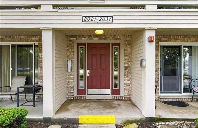 2037 E Franklin Drive Gallery 1