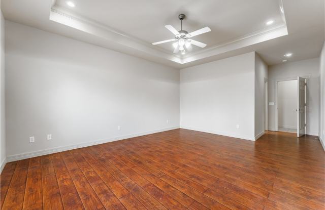 4303 W Olive Street Gallery 4