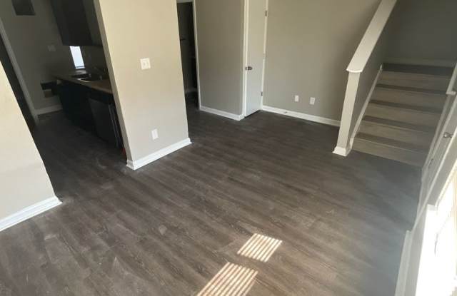 3 Bedroom, 1.5 Bathroom Single House Gallery 3