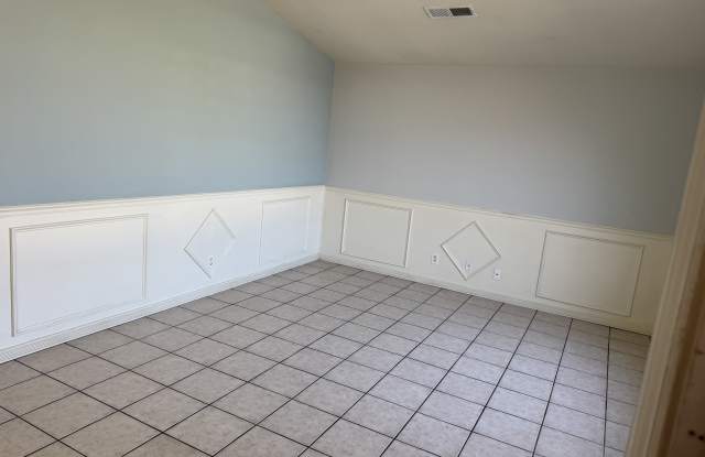 635 Overland Ave Gallery 3