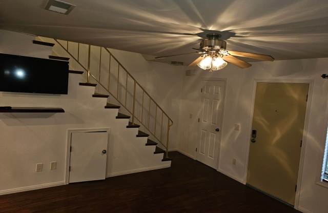 Remodeled 2bedroom 1.5 Bath Townhouse Gallery 4