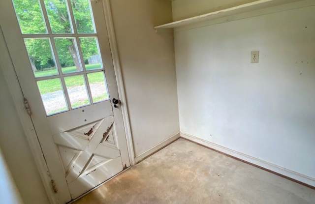 161 Hanger Rd Gallery 2