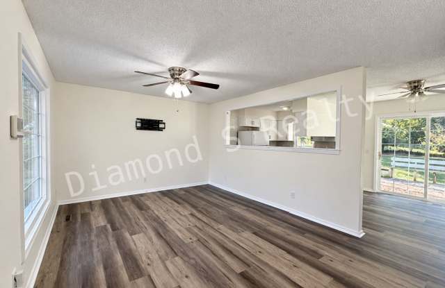 3 Bed/2.5 Bath Located in Established Southwest Springfield Neighborhood! Gallery 4