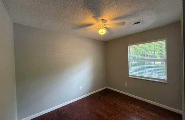 GREAT NORTHWEST LOCATION 2 BDRM / 2 BATH TOWNHOUSE Gallery 3