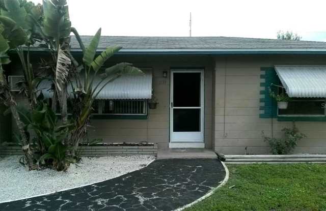 1131 76TH AVENUE N - 1131 76th Avenue North, St. Petersburg, FL 33702