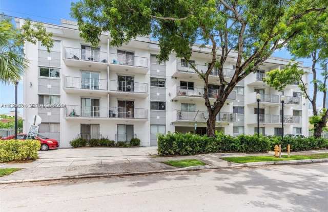 445 SW 11th St photos photos