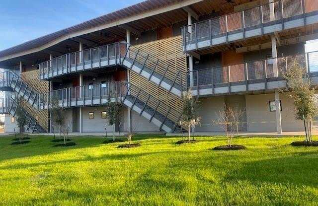 101 W 33rd Street unit: 102 photos photos