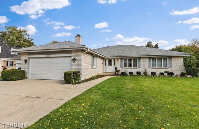2719 N Harvard - 2719 North Harvard Avenue, Arlington Heights, IL 60004