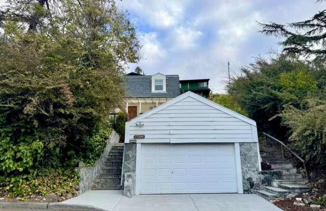 NOW AVAILABLE! | $3,690 | Charming 3BR/2BA Castro Valley Hillside Home w/ Scenic Views! Gallery 4