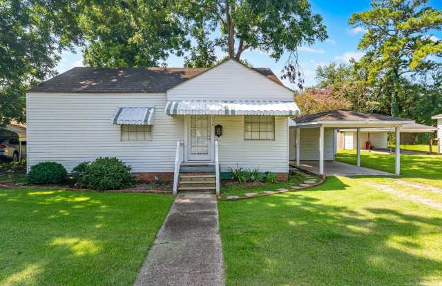 Charming 2-Bedroom Home in the Heart of Port Allen's Garden District Gallery 3