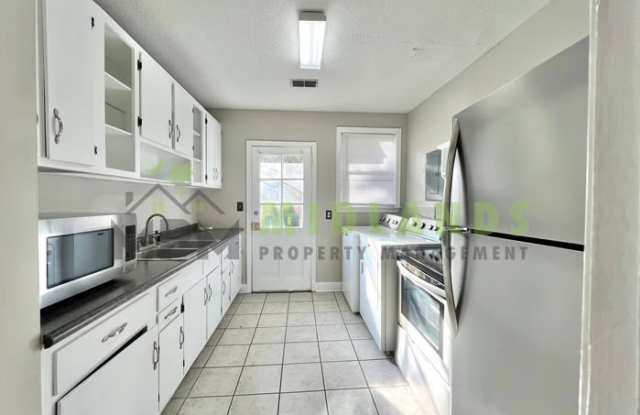 4559 Oxford Road photos photos