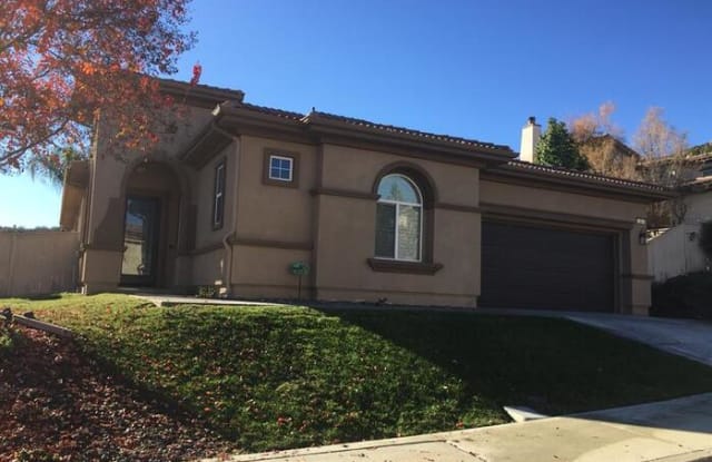 2 Plaza Valenza - 2 Plaza Valenza, Lake Elsinore, CA 92532