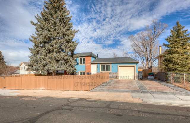 Cozy 3 Bedroom House in Southeast Colorado Springs photos photos