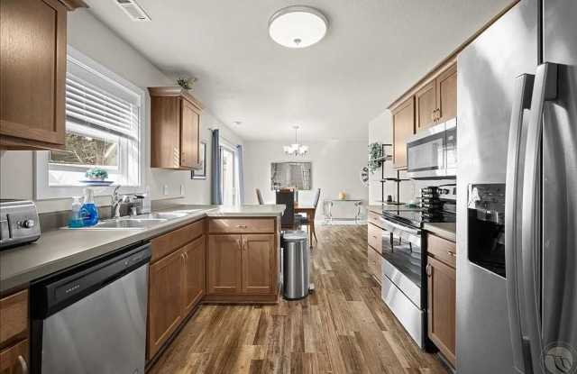Spacious 3BR/2.5BA Furnished Townhome | Pet-Friendly Fenced Yard photos photos Spacious 3BR/2.5BA Furnished Townhome | Pet-Friendly Fenced Yard photos photos