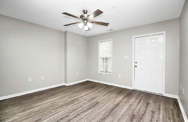 Charming 1 Bedroom/1 Bathroom Condo - Newly Renovated - Open Floor Plan - Optional Amenities Available Gallery 3