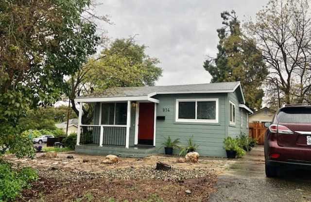 Charming 2 bedroom, 1 bath home near Sutter Street photos photos