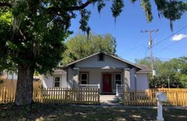 2 Bedroom / 2 Bath Bungalow in Sanford's Historic District! photos photos