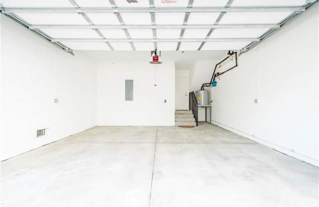 625 NE 2nd Avenue Gallery 3