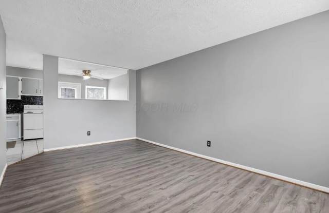 1746 Pine Tree Street S Gallery 3