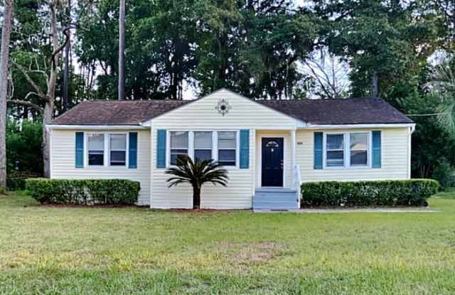 2896 Capper Road photos photos