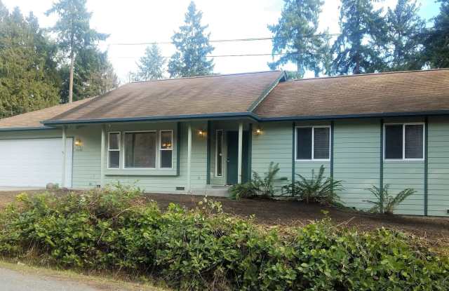Light & Bright 3 bedroom home in Indianola! Gallery 1