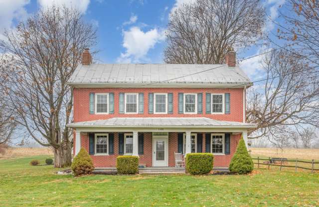 Beautiful updated 3/4 bedroom farmhouse - 1400 West Trindle Road, Cumberland County, PA 17015