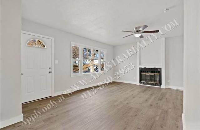 Beautiful Renovated 3 Bed 2.5 Bath Ranch in Raytown-Available NOW!! Gallery 3