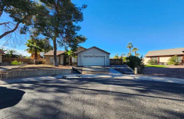 Charming Chandler Home in Quiet Cul-de-Sac — Huge Lot  3 Bedrooms! - 2337 West Tanque Verde Court, Chandler, AZ 85224