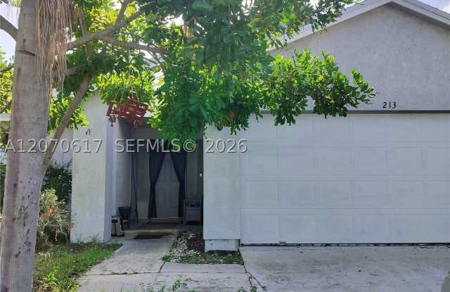 213 Woodbridge Dr photos photos