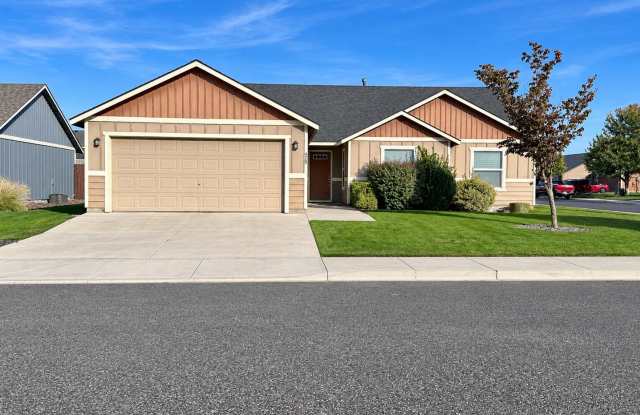 Spacious West Kennewick Rambler with Office & Large Backyard Gallery 1
