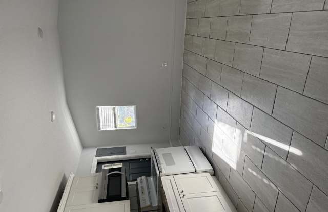 151 Valencia Drive Gallery 3