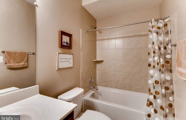 15914 CHIEFTAIN AVENUE Gallery 4