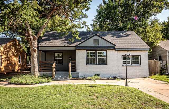 Remodeled Kitchen - 1714 Northwest Oak Avenue, Lawton, OK 73507